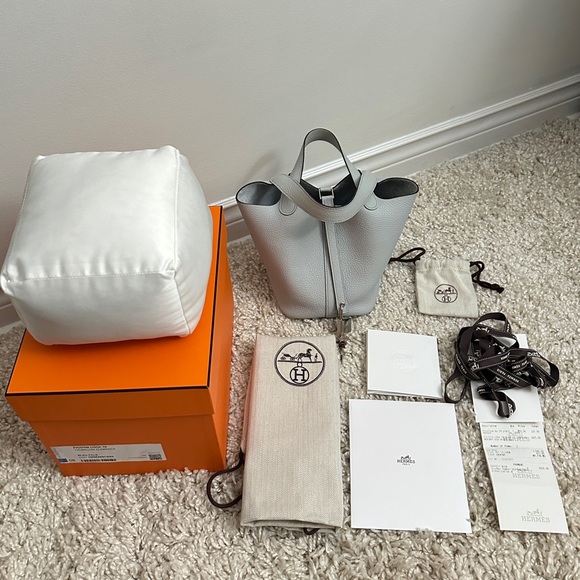 HERMÈS Clemence Picotin Lock 18 BLEU PALE - Picture 4 of 6